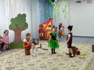 Постановка "Защитники леса" для недели театра